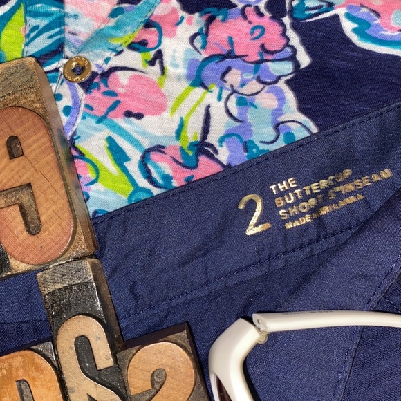 🌴LILLY PULITZER ‘The Buttercup Short’ in Textured Chevron in Navy - Picture 4 of 8